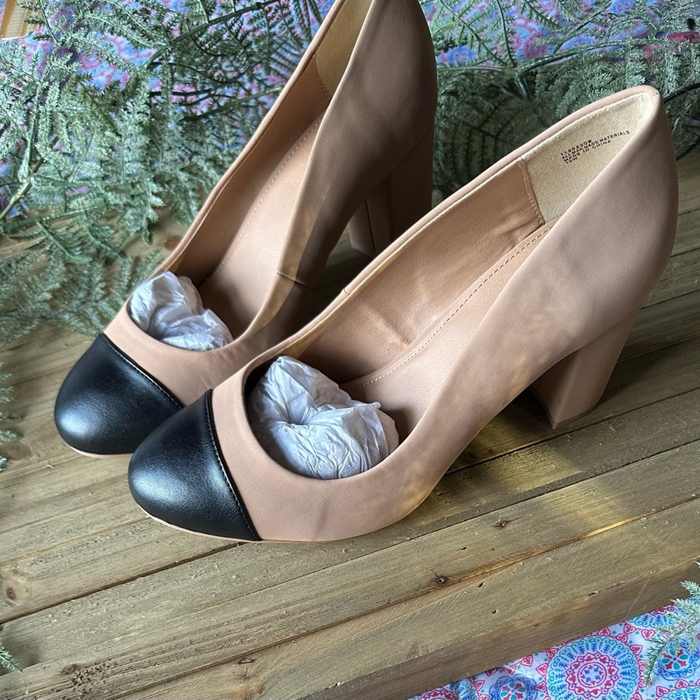 💙 Torrid Black and Nude Block Heels NIB